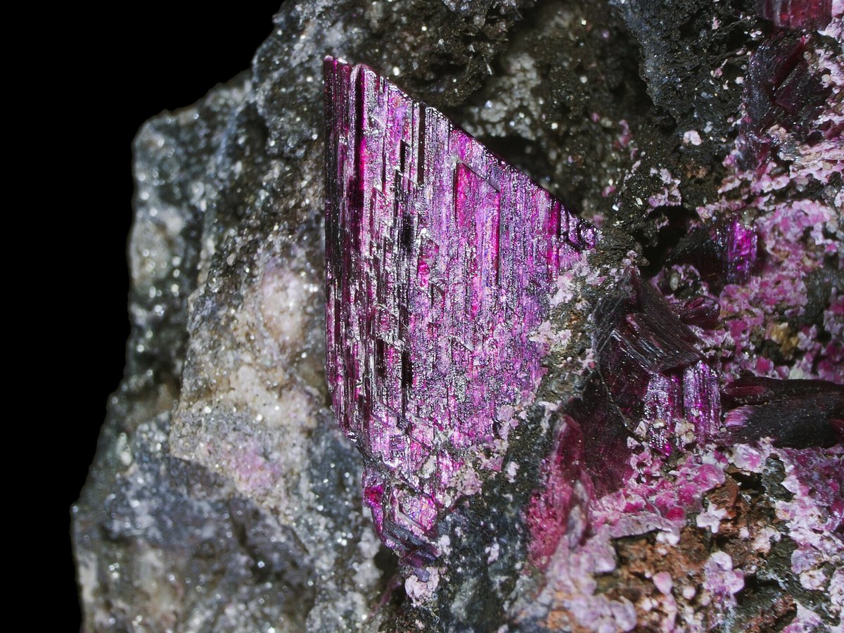 Erythrite